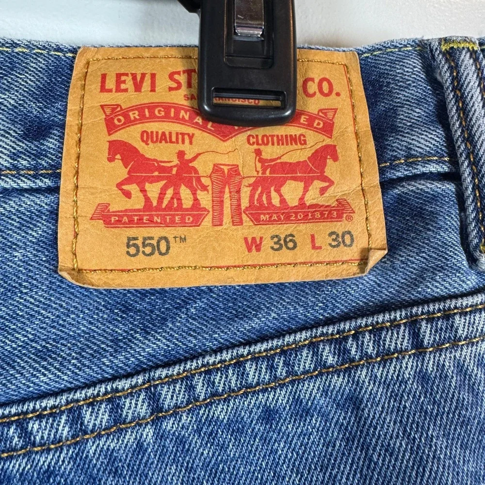 Levis 550‎ Relaxed Fit Tapered Leg Jeans Mens 36x30 Actual L28 Medium Wash